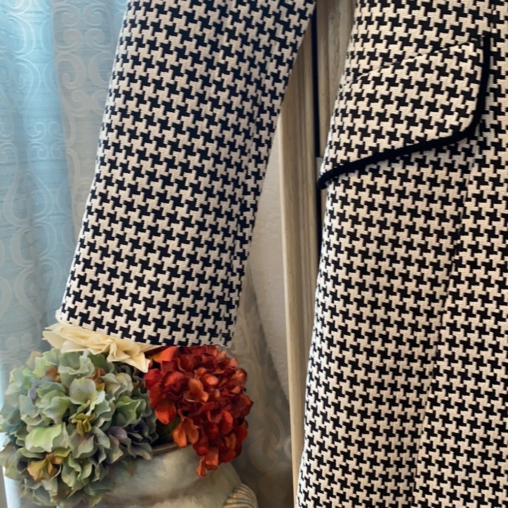 White House Black Market Houndstooth Coat - Picture 5 of 14